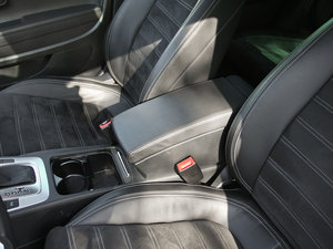 2012款1.8T 豪华版 中央扶手箱