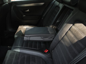 2012款1.8T 豪华版 后排中央扶手