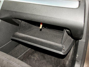 2012款1.8T 豪华版 手套箱