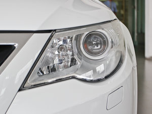 2012款3.0L V6 大灯