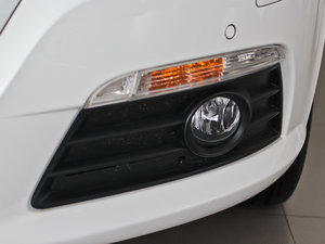 2012款3.0L V6 前雾灯