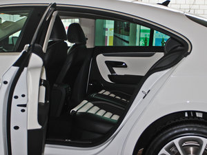 2012款3.0L V6 后排空间