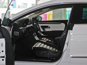 2012款3.0L V6 前排空间