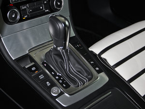 2012款3.0L V6 换挡杆