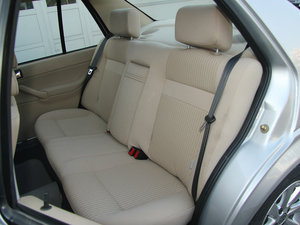 2012款1.6L 前卫 后排座椅