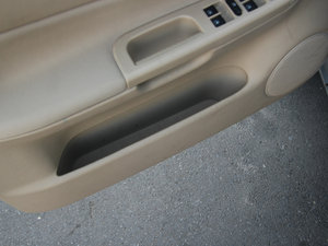 2012款1.6L 前卫 前门储物空间