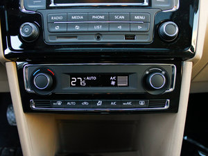 2013款1.6L 自动豪华型 中控区