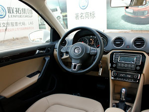 2013款1.6L 自动豪华型 中控区