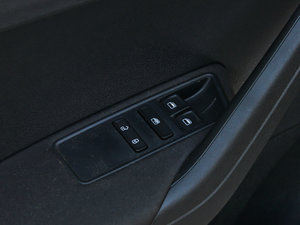 2013款1.6L 手动舒适型 主驾车窗控制区	