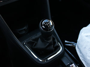 2013款1.6L 手动舒适型 换挡杆