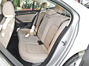 2013款1.6L 手动豪华型 后排座椅
