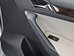 2013款1.6L 手动豪华型 空间座椅
