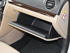 2013款1.6L 手动豪华型 手套箱
