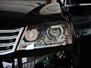 2013款改款 1.8T 尊贵型 大灯