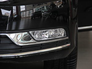 2013款改款 1.8T 尊贵型 前雾灯