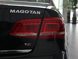 2013款改款 1.8T 尊贵型 尾灯