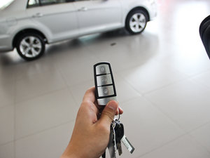 2013款改款 1.8T 尊贵型 车钥匙