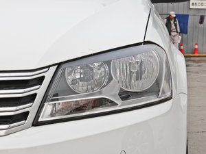 2013款1.8T 领先型 大灯