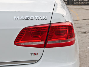 2013款1.8T 领先型 尾灯