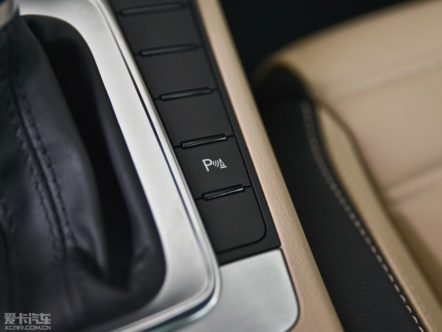 2013���CC 1.8TSI ���F��