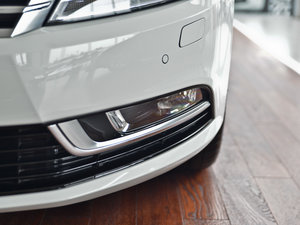 2013款1.8TSI 尊贵型 前雾灯