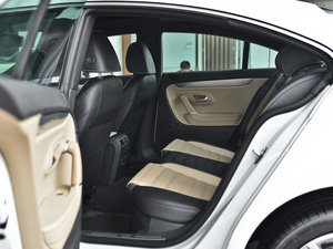 2013款1.8TSI 尊贵型 后排空间