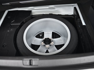 2013款1.8TSI 尊贵型 备胎