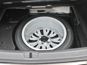 2013款2.0TSI 至尊型 备胎
