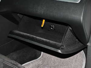 2013款1.8TSI 豪华型 手套箱