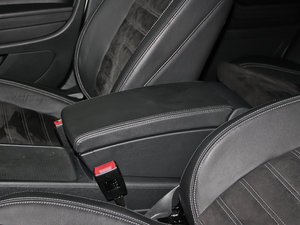 2013款1.8TSI 豪华型 中央扶手箱