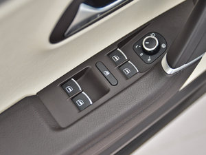2013款3.0FSI V6 主驾车窗控制区	