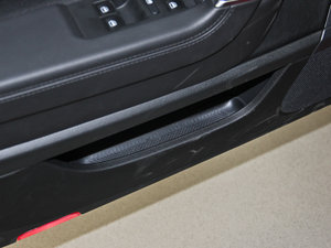 2013款2.0TSI 豪华型 前门储物空间