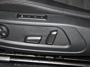 2013款2.0TSI 豪华型 主驾驶座椅调节