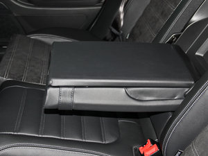 2013款2.0TSI 豪华型 后排中央扶手