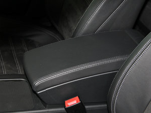2013款2.0TSI 豪华型 中央扶手箱