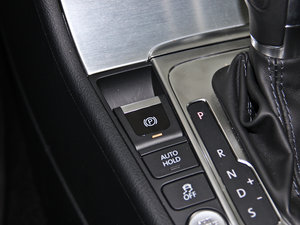 2013款2.0TSI 豪华型 驻车制动器