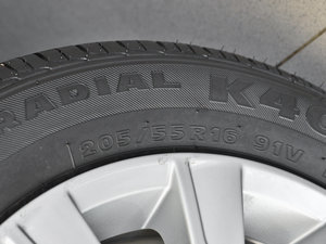 2014款1.6L 自动舒适型 轮胎尺寸