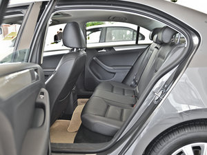 2014款1.6L 自动舒适型 后排空间