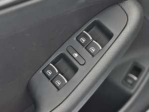 2014款1.6L 自动舒适型 主驾车窗控制区	