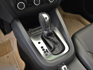 2014款1.6L 自动舒适型 换挡杆