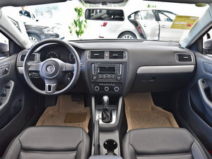 2014款1.6L 自动舒适型 内饰全景