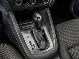 2014款1.6L 自动时尚型 换挡杆