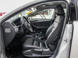 2014款1.4TSI 手动豪华型 前排空间