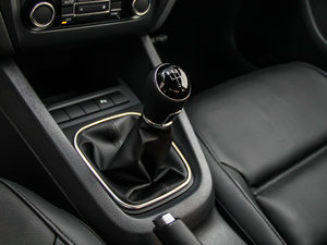 2014款1.4TSI 手动豪华型 换挡杆