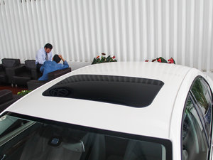 2014款1.8TSI 自动旗舰型 车顶