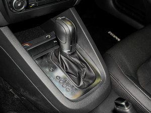 2014款1.8TSI 自动旗舰型 换挡杆