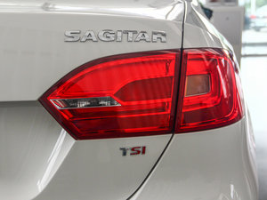 2014款1.8TSI 自动旗舰型 尾灯