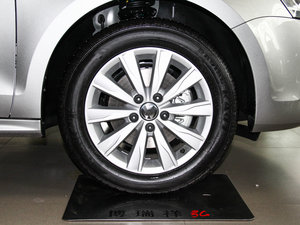 2014款1.4TSI 自动豪华型 轮圈