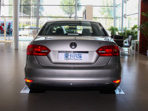 2014款改款 1.6L 自动舒适型 正后	