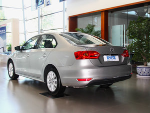 2014款改款 1.6L 自动舒适型 左后45度